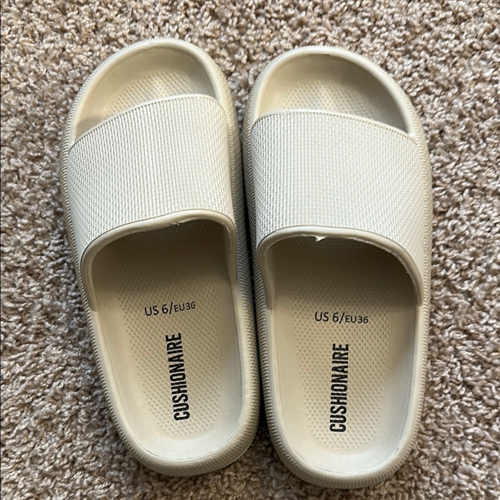 Women’s Cream Slides